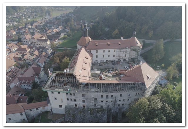 Celovita obnova strehe Loškega gradu